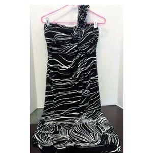 Black White One Shoulder Strap Maxi Dress